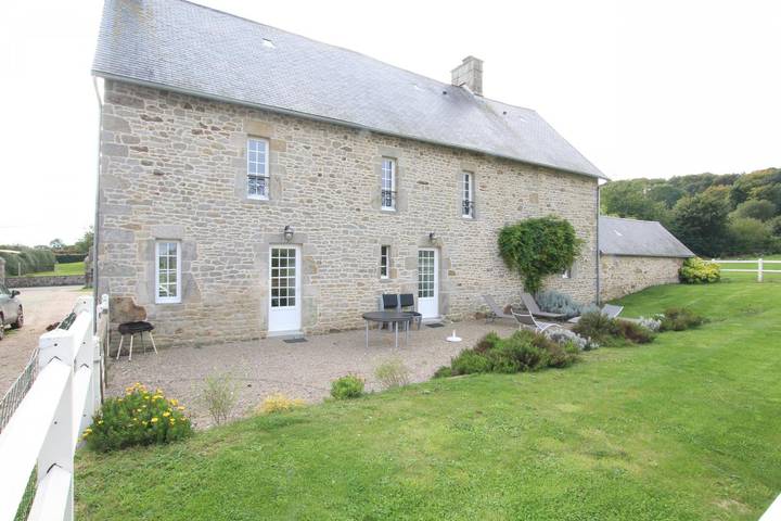 Gîte pour 6 personnes, avec jardin dans Le Vicel
