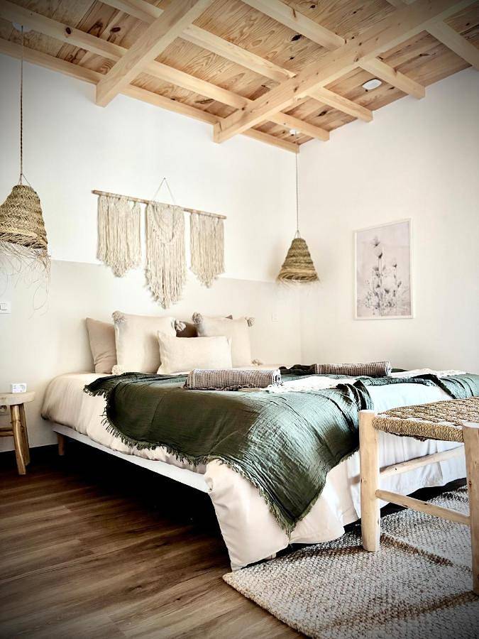 Chambre d’hôte pour 2 personnes, avec piscine ainsi que jardin et bassin pour enfant