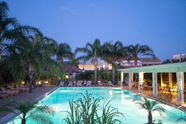 Hotel für 2 Personen, mit Balkon und Terrasse sowie Garten und Pool