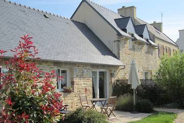 Gîte pour 2 personnes, avec jardin ainsi que jacuzzi et terrasse à Saint-Pabu