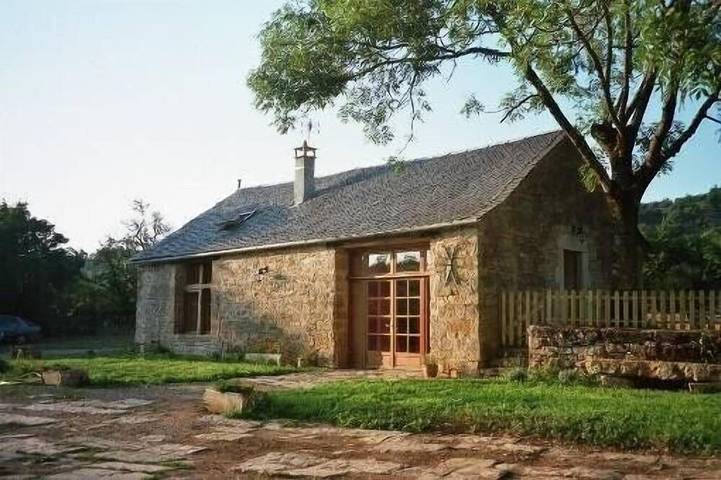 Location de vacances pour 6 personnes, avec Jacuzzi ainsi que Terrasse et Jardin dans Sévérac-d'Aveyron