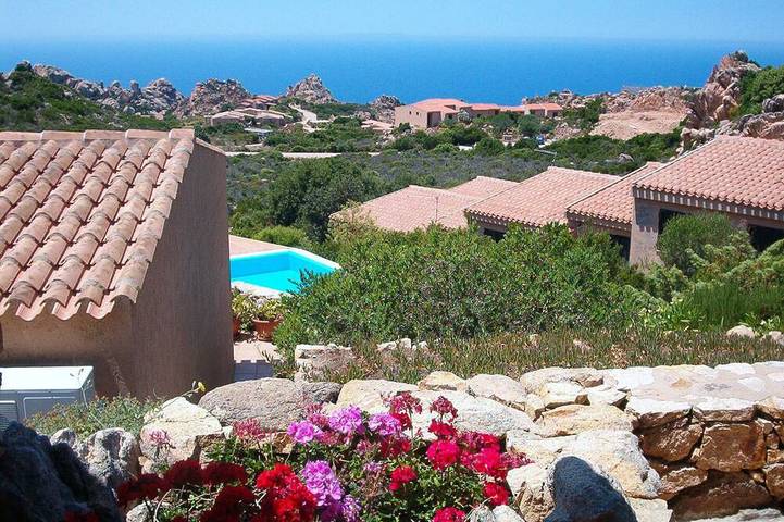 Li Streghi villa with shared private pool. Gorgeous view of the sea. in Costa Paradiso, Trinità d'Agultu e Vignola