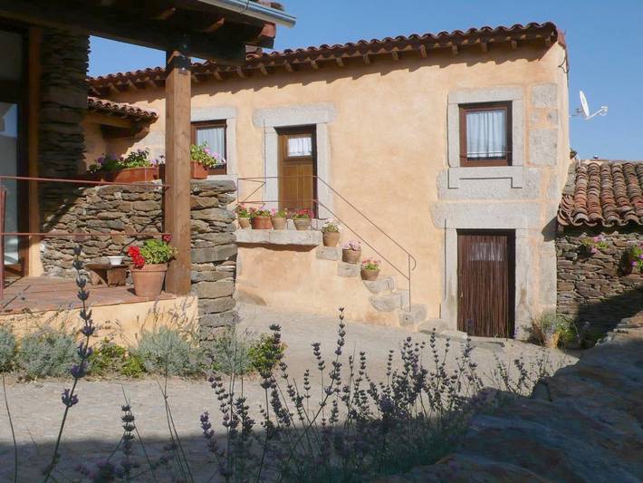 Casa rural para 5 personas, con Balcón y Terraza además de Jardín y Vistas en Miranda do Douro
