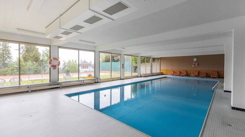 Ferienwohnung für 6 Personen, mit Terrasse und Sauna sowie Pool und Garten in Crans-Montana