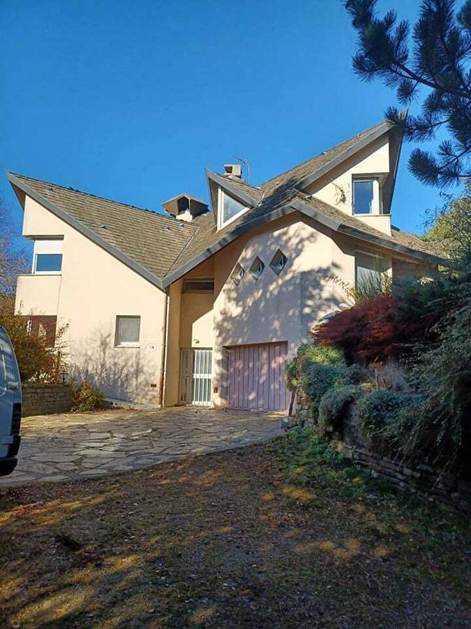 Location de vacances pour 2 personnes, avec jardin ainsi que terrasse et vue à Le Bleymard - 3