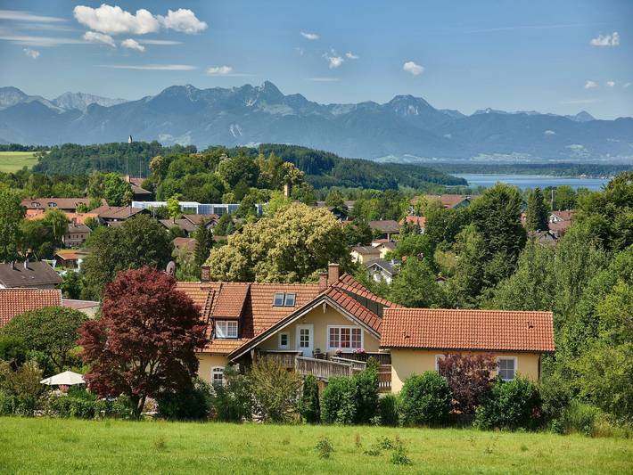 Ferienwohnung für 2 Personen, mit Terrasse und Garten sowie Seeblick
