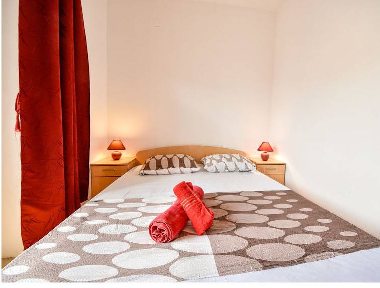 Ganze Ferienwohnung, Große Wohnung in Bibinje mit Terrasse, Garten und Grill in Bibinje, Zadar