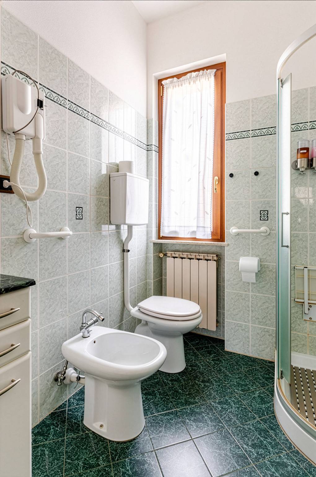Apartamento entero, Apartamento Superior a 950 metros del mar in Albisola Superiore, Riviera di Ponente