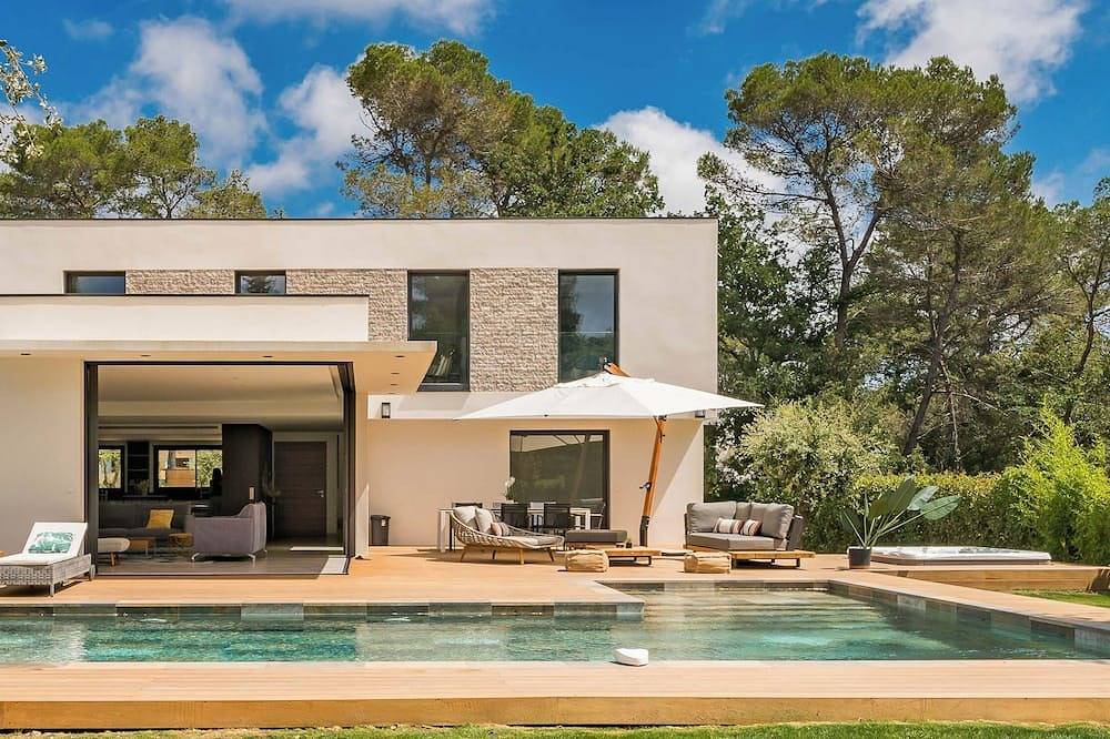 New Architectural Modern Villa  with Spa & Heated Pool in Valbonne, Côte méditerranéenne (France)