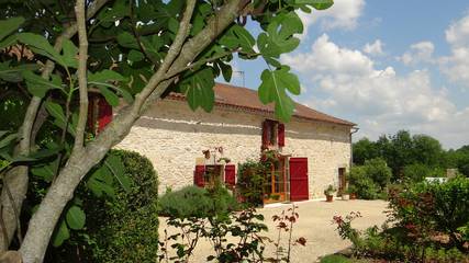 Gîte pour 6 personnes, avec terrasse ainsi que jardin et piscine à Tourtoirac