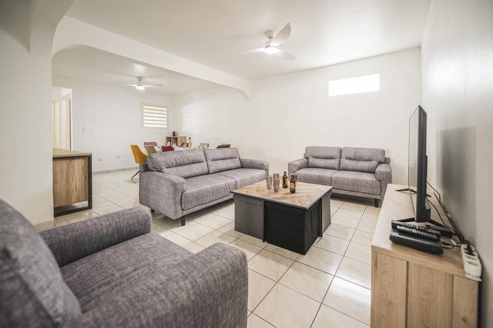 Location de vacances pour 8 personnes, avec jardin ainsi que terrasse et jacuzzi à Sainte-Suzanne - 3