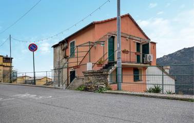 Gîte pour 6 personnes, avec terrasse à Sori
