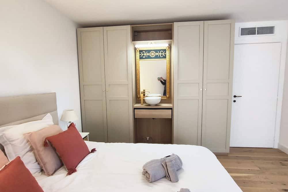 Hel lägenhet, Large terrace with sea view - parking, air conditioning, direct beach access... in Beaulieu-sur-Mer, Nice region