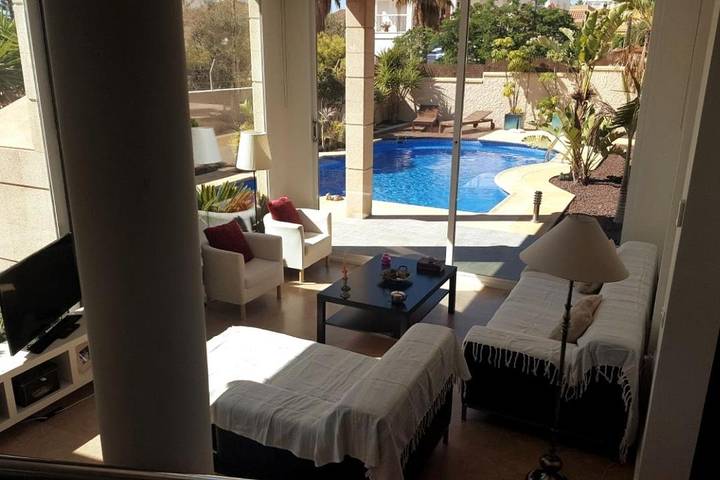 Casa de vacaciones para 8 personas, con jardín además de vistas y piscina - 1