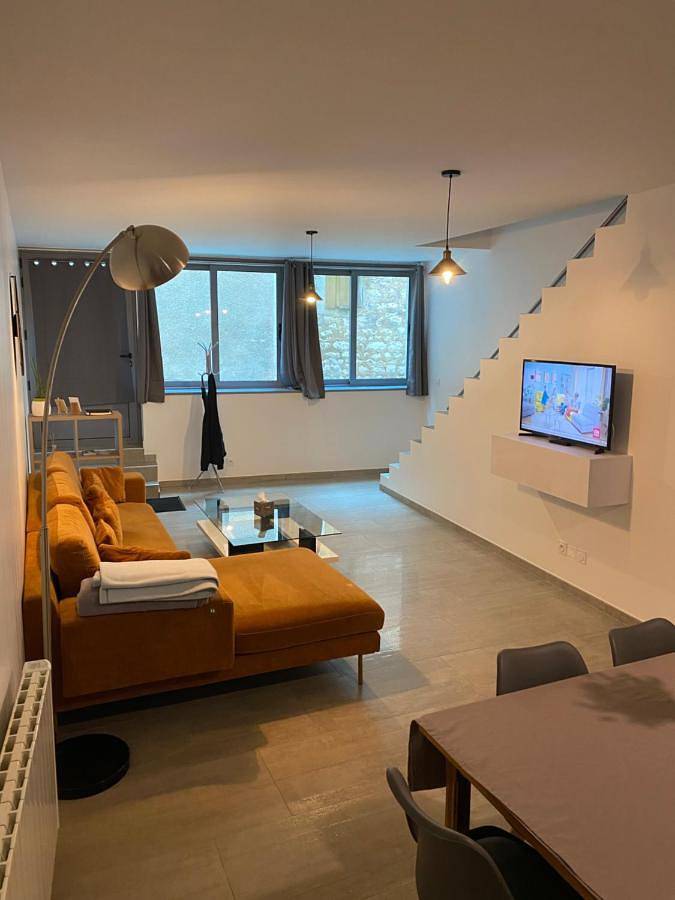 Appartement entier, Apartment - Split Level in Chablis, Région d'Auxerre