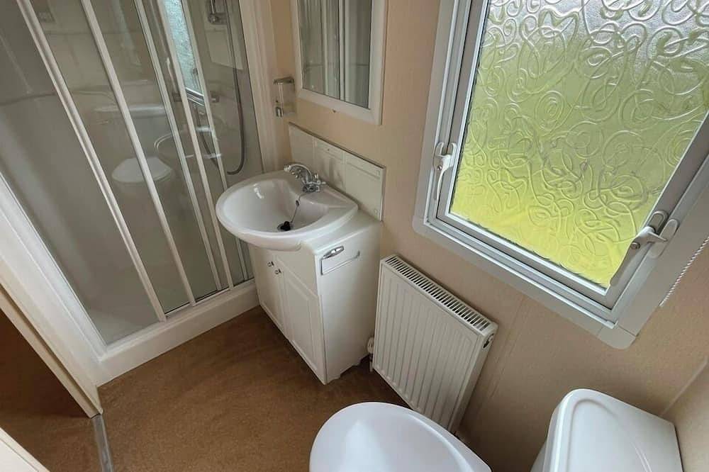 Caravan Sleeps 6 With Game Console in Chapel St. Leonards, Lincolnshire
