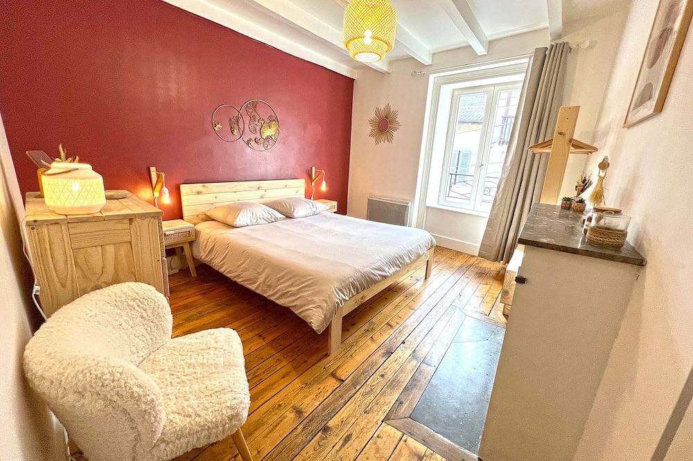 Maison en pierre jacuzzi a 500m de l'ain 3ch 8p in Poncin, Nantua