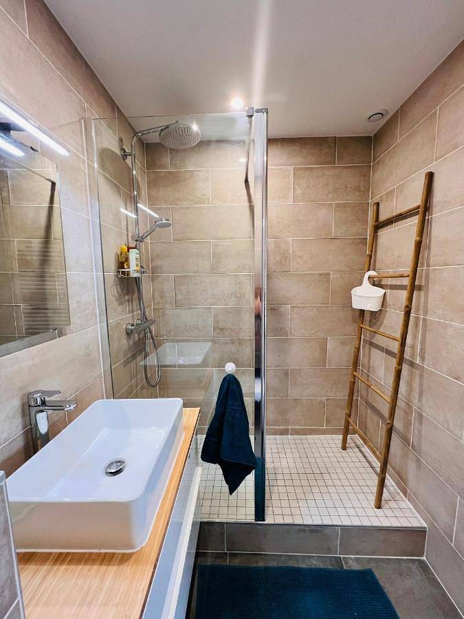 Location de vacances pour 10 personnes, avec vue ainsi que jardin et terrasse à Saint-Julien-du-Serre - 4