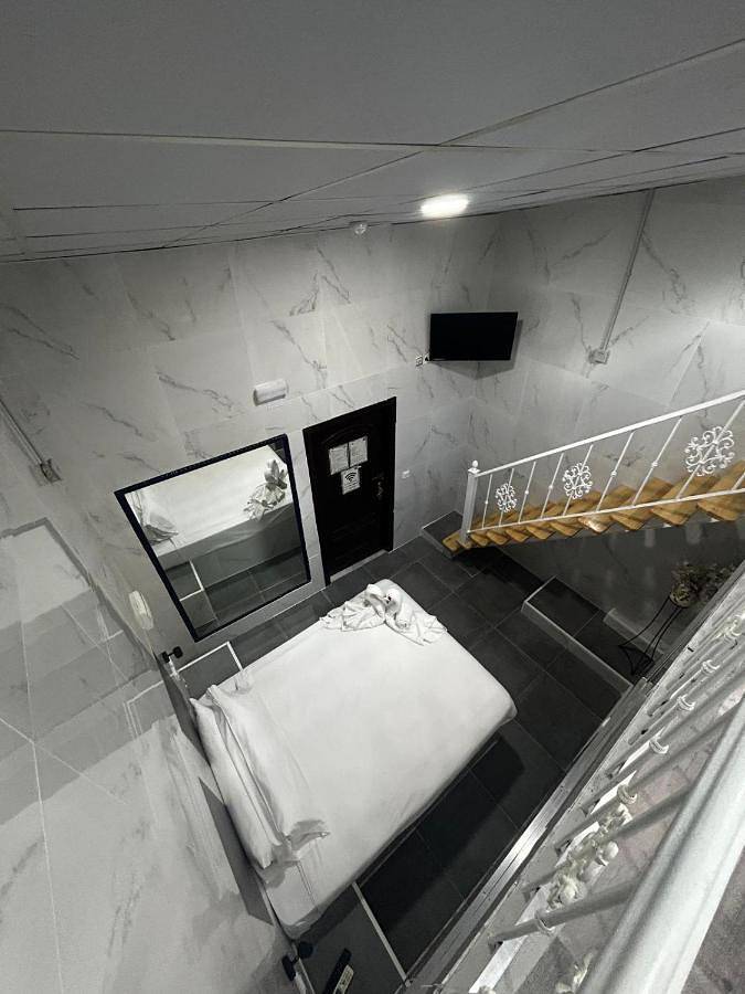 Maison d’hôte pour 3 personnes, avec piscine ainsi que vue et jardin à Séville - 2