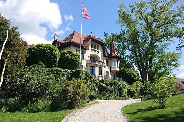 Location de vacances pour 15 personnes, avec Balcon ainsi que Terrasse et Piscine à Delémont