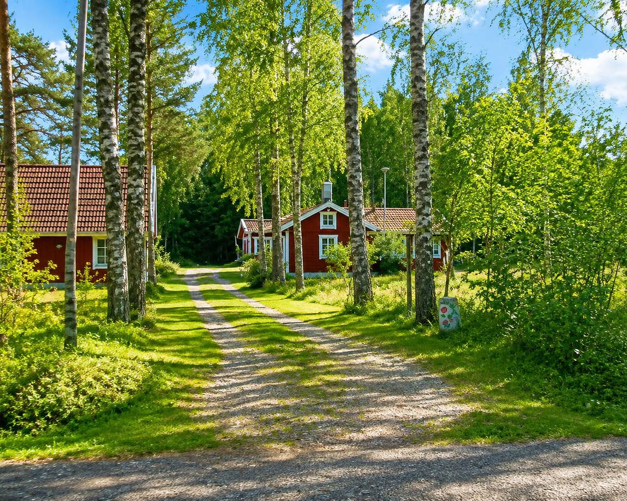 Alleinlage Ferienhaus in ruhige Lage, 300 Meter vom See in Kronoberg
