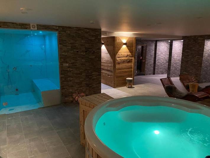 Hotel per 4 persone, con Balcone e Idromassaggio nonché Terrazza e Giardino a San Candido