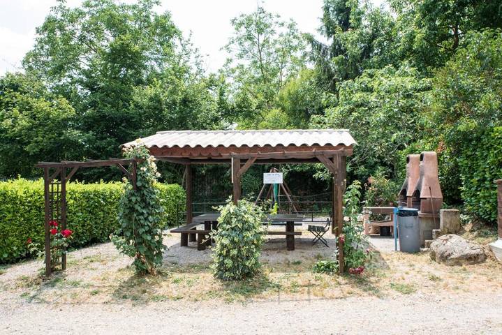 Camping pour 6 personnes, avec Terrasse ainsi que Jardin et Piscine