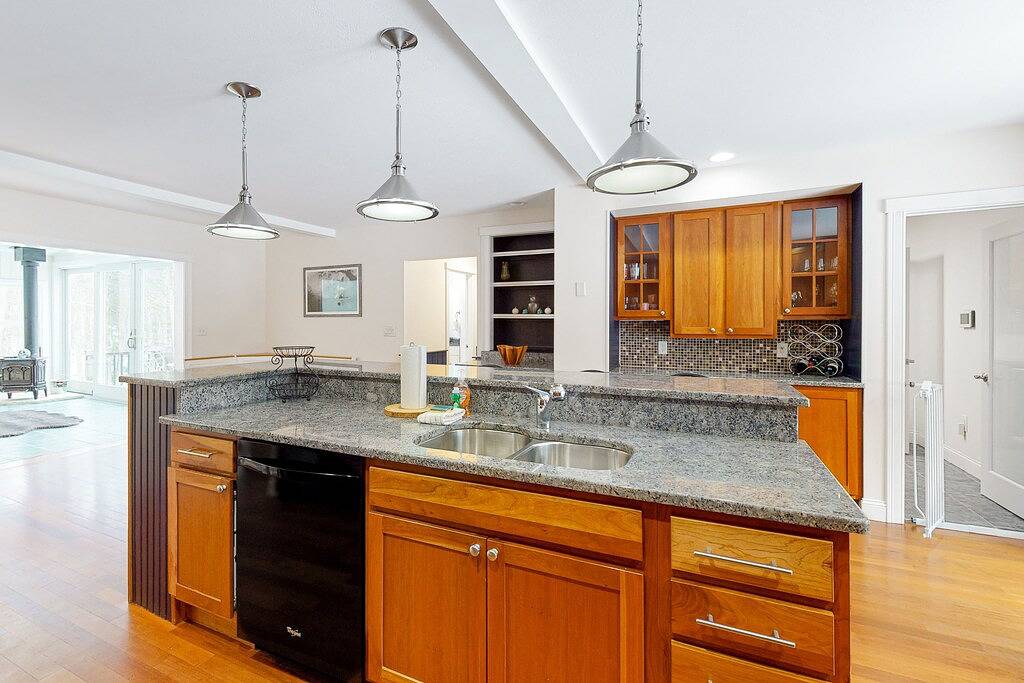 Secluded getaway near the beach & town with game room and hot tub in Ogunquit, York County