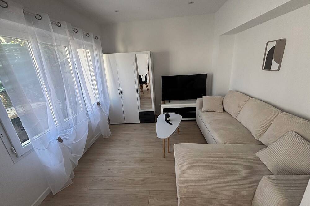 Entire apartment, Studio near Lorient and beaches in Lanester, Côte des Mégalithes