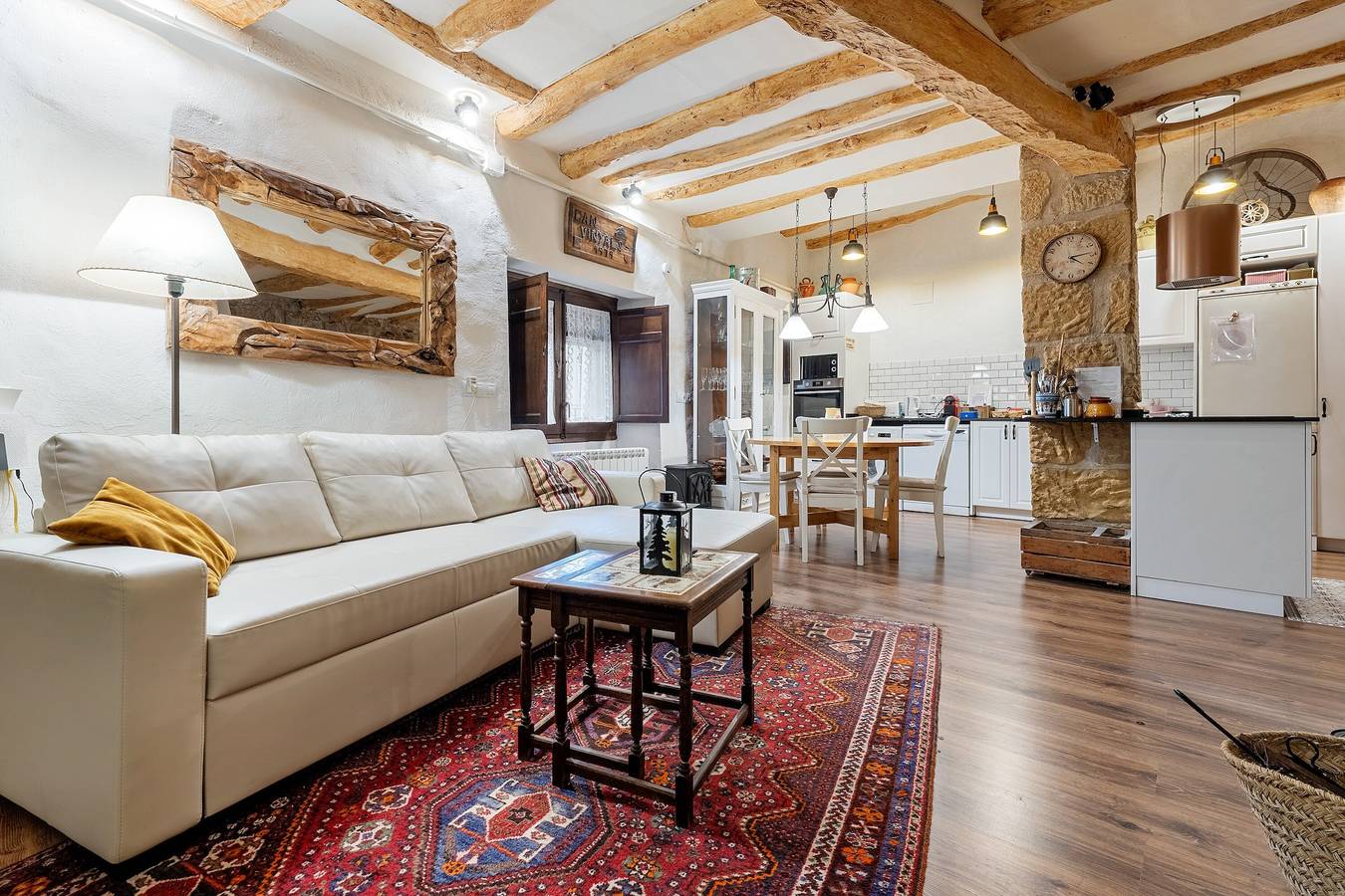 Appartement entier, Appartement 'Can Vinyals 1979' avec balcon et Wi-Fi in La Pobla de Cérvoles, Costers del Segre