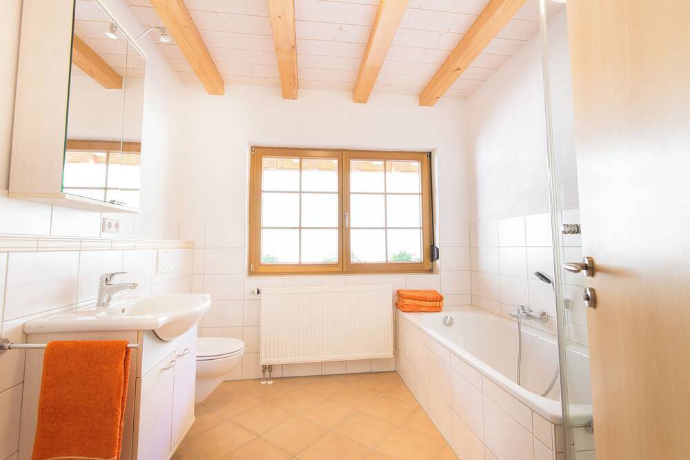 Ganze Wohnung, Ferienwohnung 'Bergblick' in Obermünstertal, Münstertal