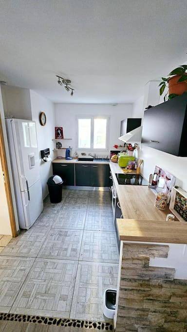 Location de vacances pour 4 personnes, avec jardin ainsi que jacuzzi et piscine à Saint-Romain-de-Benet - 3