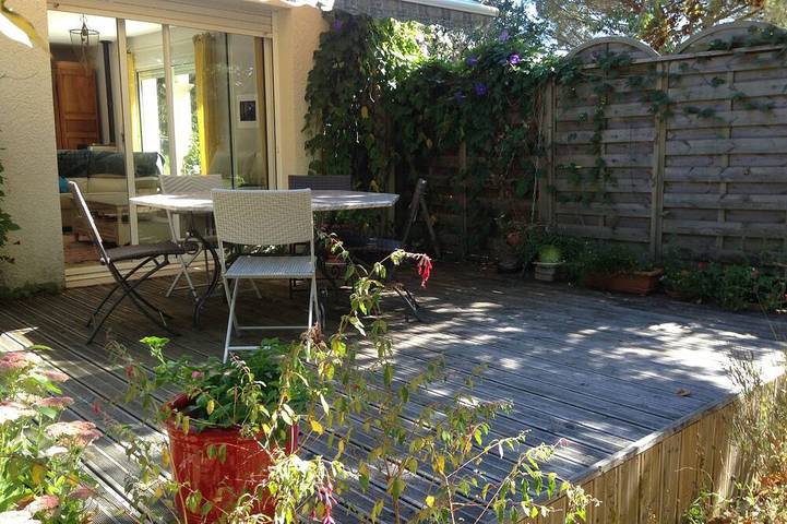 Gîte pour 6 personnes, avec terrasse et jardin à Laroque-Timbaut