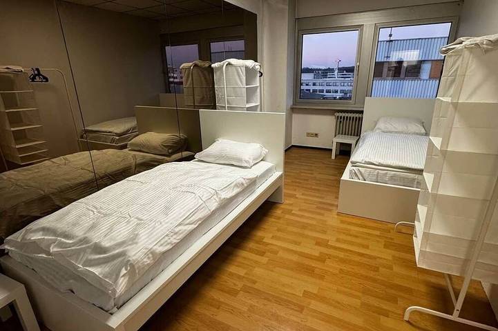 Ganze Wohnung, Dreieich 10 Pers - 8 Einzelzimmer Parkplatz in Dreieich, Landkreis Offenbach