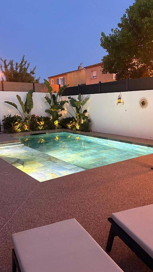 Villa pour 8 personnes, avec vue ainsi que piscine et jardin