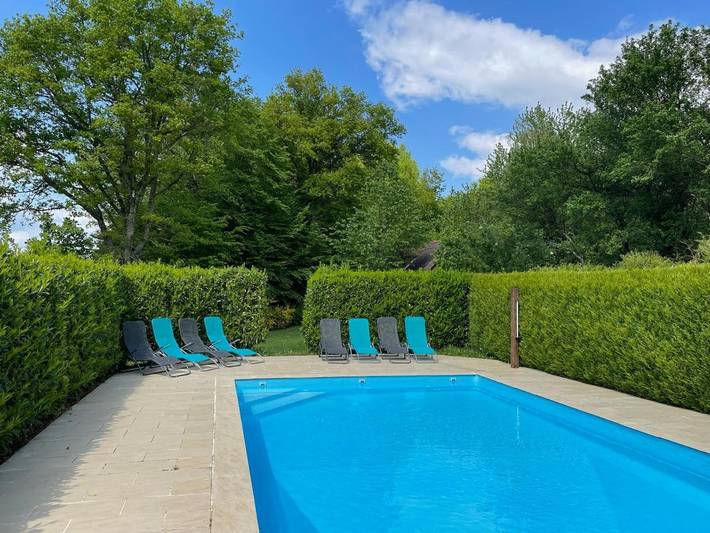 Location de vacances pour 14 personnes, avec terrasse ainsi que jardin et piscine à Préveranges - 4