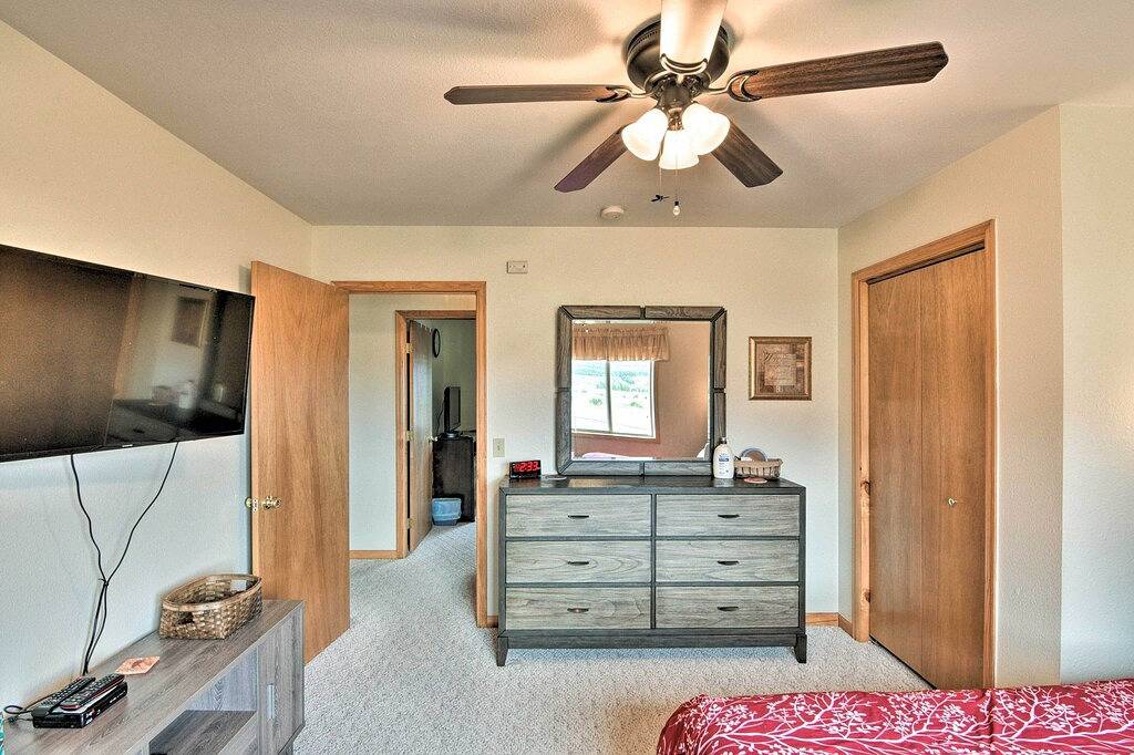 Geräumiges Buena Vista Home mit Feuergrube in der Nähe von Skilaufen! in Buena Vista, Chaffee County