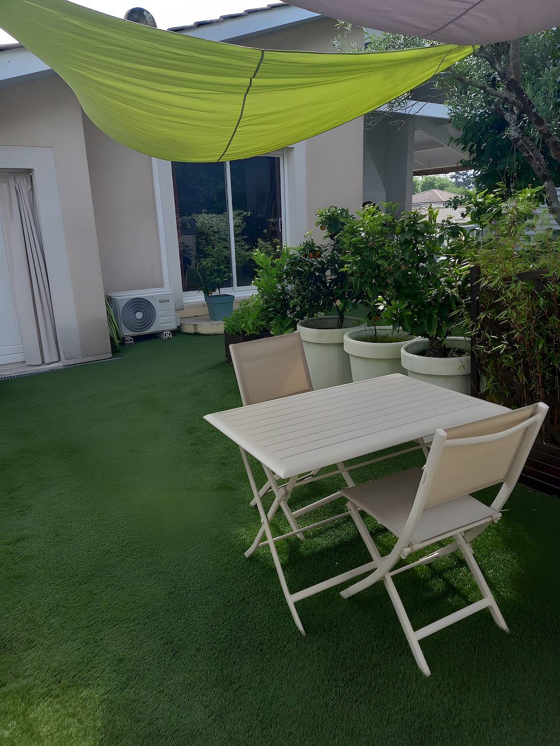 Air-Conditioned Private Guest Room – Chez Chantal et Salvador in La Teste-de-Buch, Arcachon region