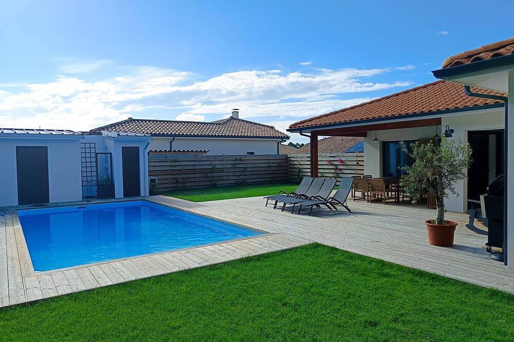 Villa with heated pool on the beach in Mimizan, Côte d’Argent