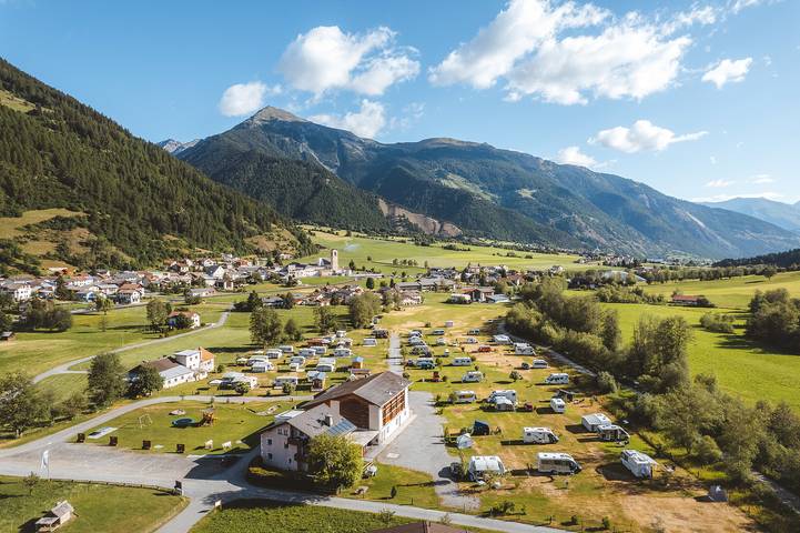 Chalet per 2 persone, con sauna e giardino nonché terrazza in Engadina