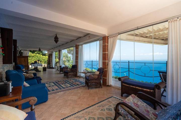 Ferienhaus für 8 Personen, mit Balkon und Whirlpool sowie Terrasse und Garten in Porto Santo Stefano