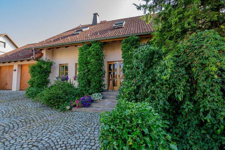 Ferienwohnung für 7 Personen, mit Balkon und Terrasse sowie Ausblick in Mistelgau - 3