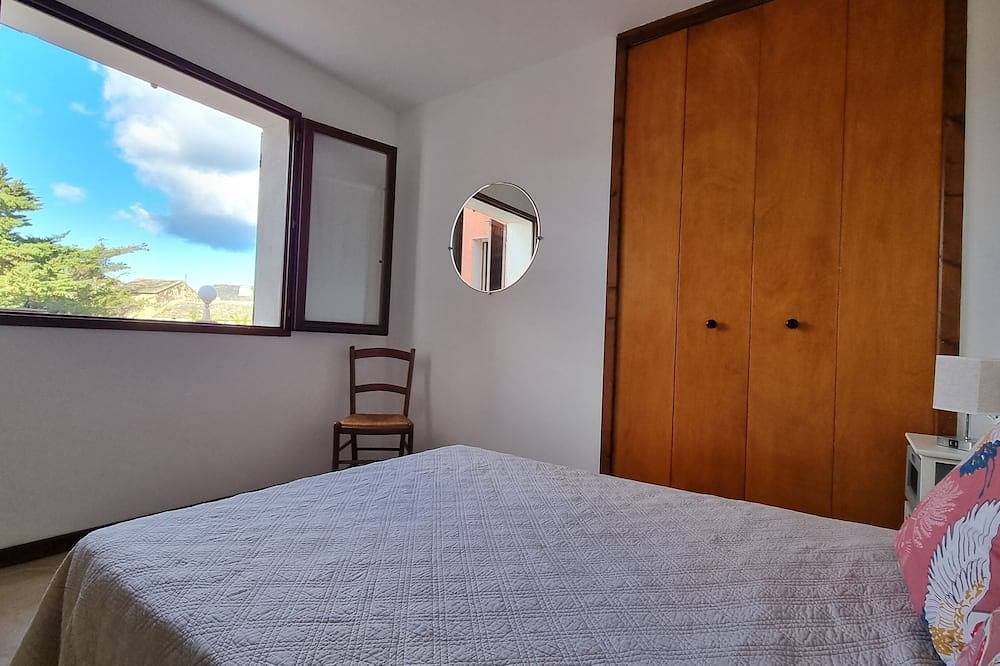 Appartamento intero, Macinaggio apartment 100m2, 2 terraces, 3 bedrooms close to shops and sea. in Macinaggio, Rogliano