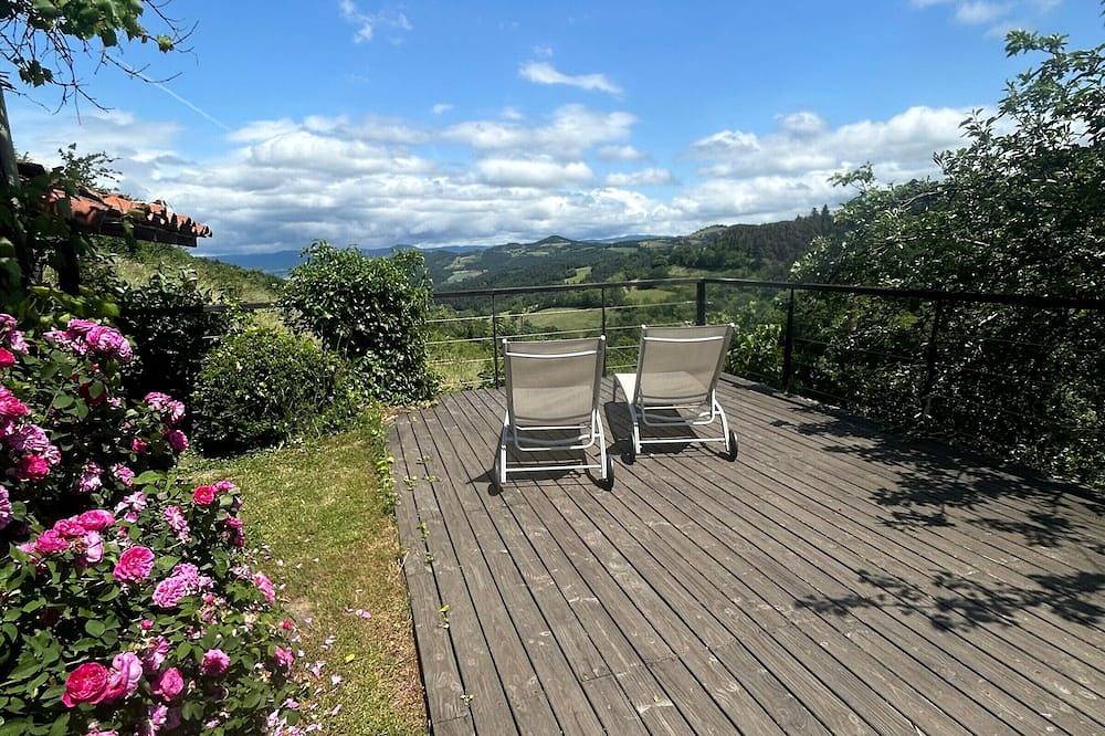 Retraite pour Couple dans Maison de Vigne avec Terrasse in Tailhac, Haute-Loire