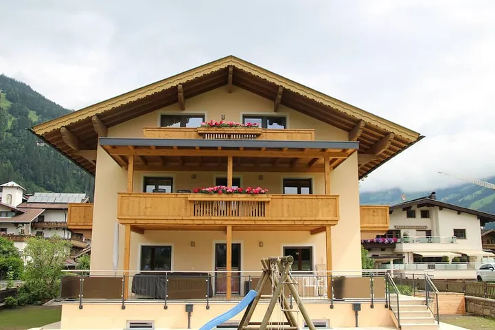 Ganze Wohnung, Ferienwohnung Zorn-Pauli, geräumig mit schöner Aussicht auf die Berge in Zell am Ziller, Bezirk Schwaz