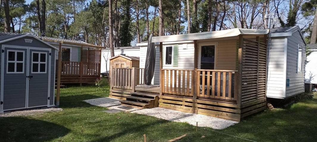 Camping pour 5 personnes, avec Terrasse ainsi que Jardin et Piscine