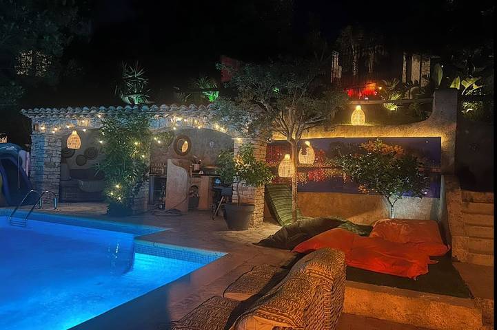 Maison de vacances pour 3 personnes, avec Terrasse ainsi que Jardin et Piscine dans Calanques
