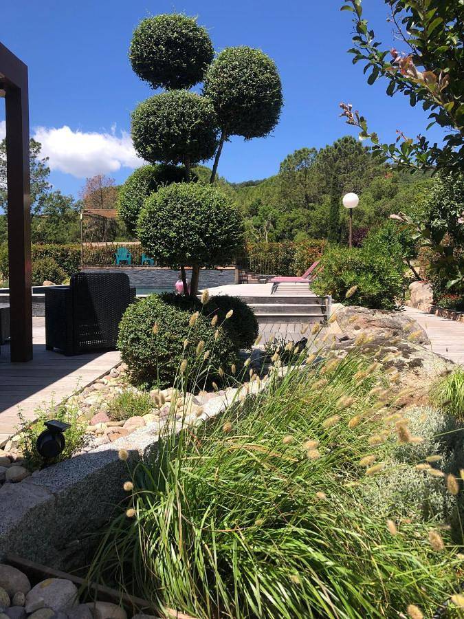 Villa pour 2 personnes, avec piscine et terrasse ainsi que vue et jardin