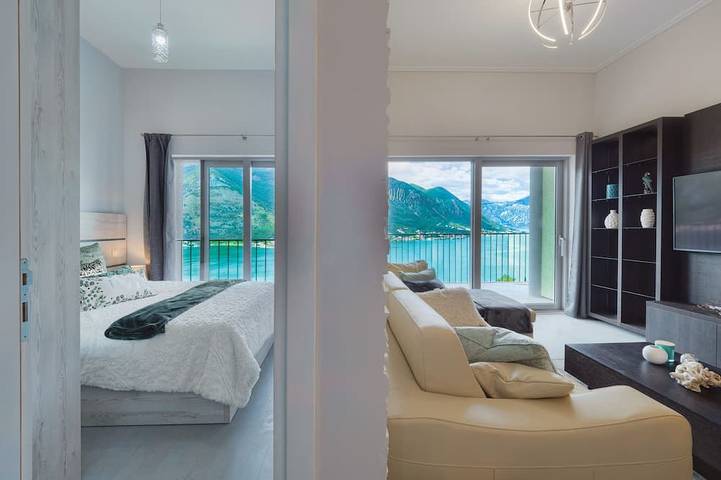 Appartement entier, Luxurious Apartment with Captivating Majestic View in Dobrota, Bay of Kotor
