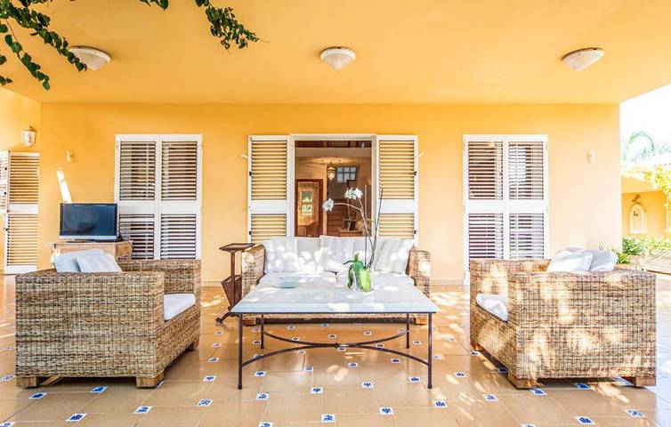 Chalet para 8 personas, con jardín además de vistas y piscina, Familias con niños en Camp de Morvedre - 2